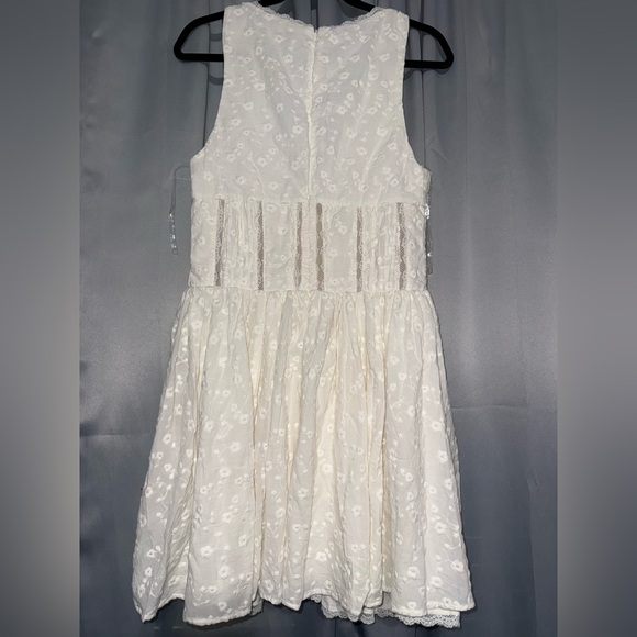 House of CB Ivory Textured Dress - Picture 4 of 6